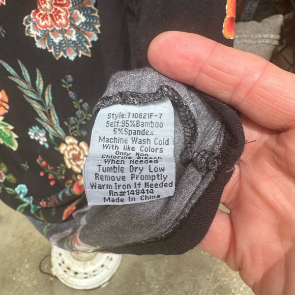 Johnny Was XL Black Floral 3/4 Sleeve Janie Favorite Top - Picture 4 of 5